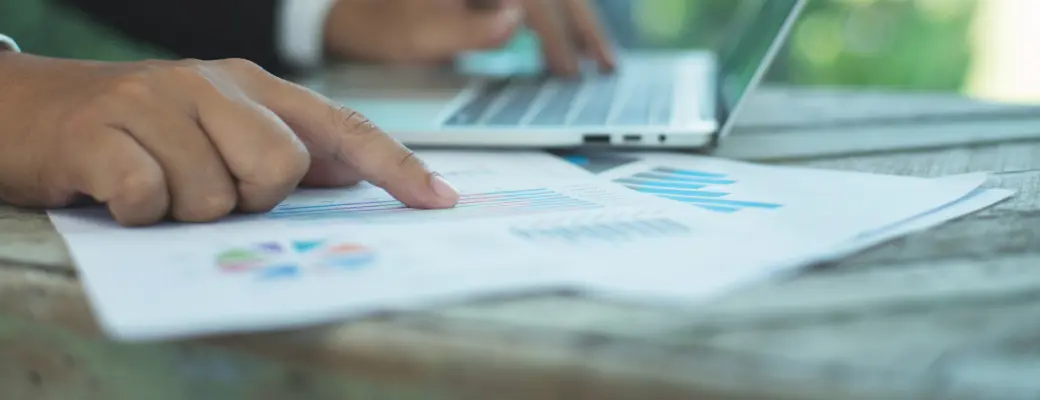 Kennzahlenkaskade für effektives Shopfloor Management SFM Consulting Analyse und Visualisierung von Produktionskennzahlen zur Optimierung des Shopfloor Managements. Standardisierte KPI-Hierarchien ermöglichen fundierte Entscheidungen und effiziente Prozesse.